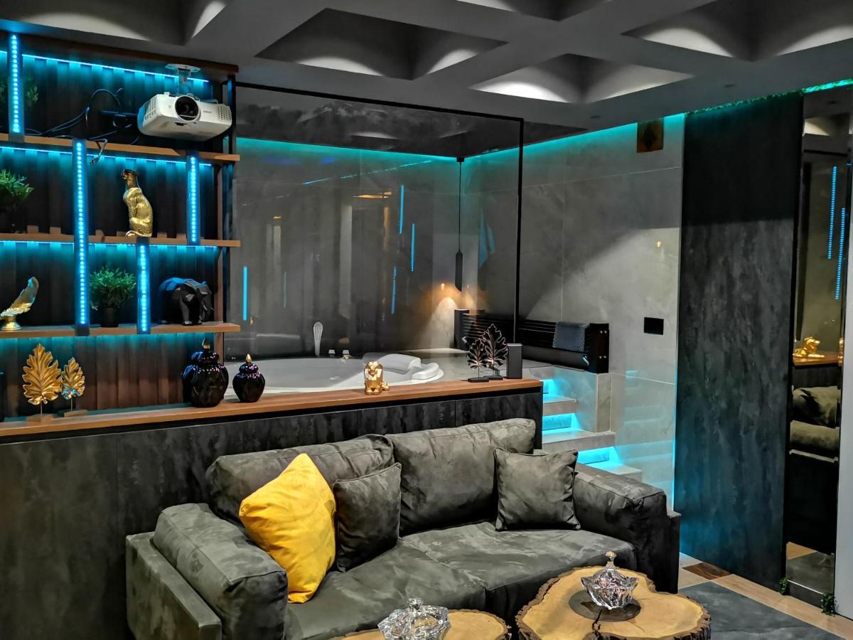 Smart Luxury Penthouse Suites - Private Sauna, Hot-Tub, Home Cinema At The Best Location In סקופיה מראה חיצוני תמונה