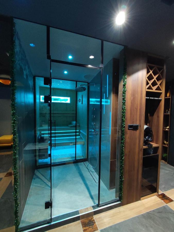 Smart Luxury Penthouse Suites - Private Sauna, Hot-Tub, Home Cinema At The Best Location In סקופיה מראה חיצוני תמונה