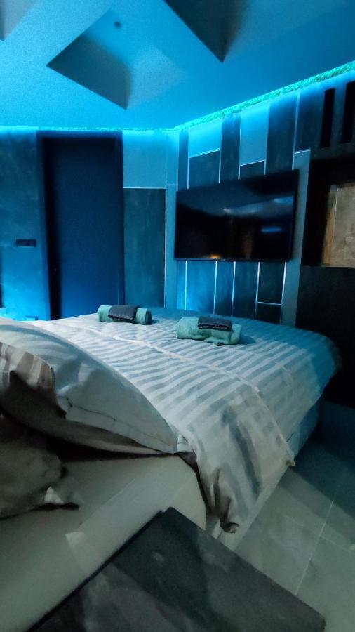Smart Luxury Penthouse Suites - Private Sauna, Hot-Tub, Home Cinema At The Best Location In סקופיה מראה חיצוני תמונה