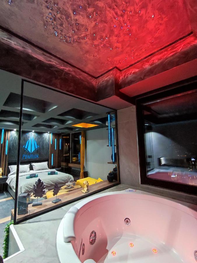 Smart Luxury Penthouse Suites - Private Sauna, Hot-Tub, Home Cinema At The Best Location In סקופיה מראה חיצוני תמונה