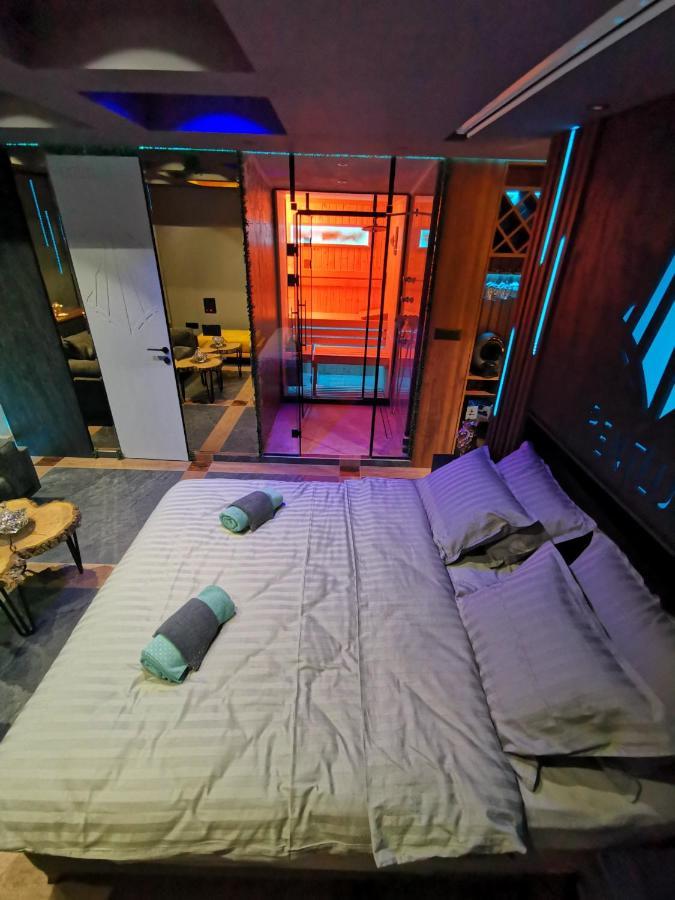 Smart Luxury Penthouse Suites - Private Sauna, Hot-Tub, Home Cinema At The Best Location In סקופיה מראה חיצוני תמונה