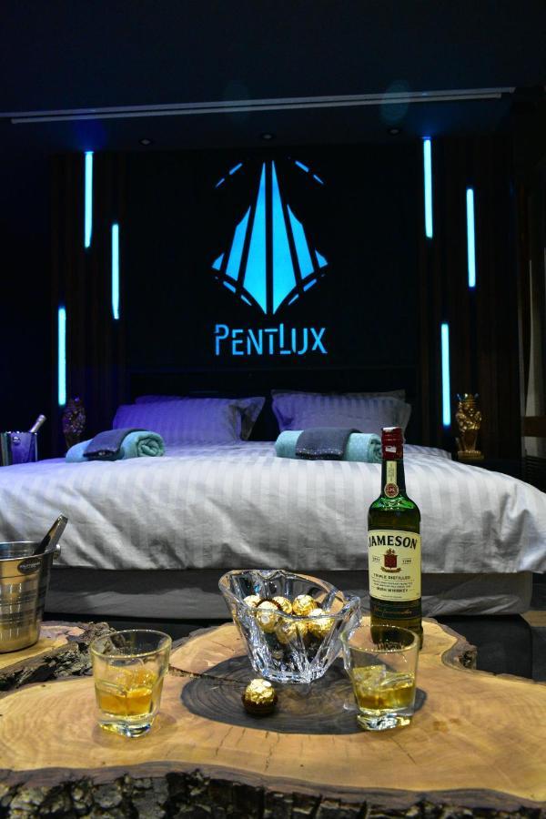Smart Luxury Penthouse Suites - Private Sauna, Hot-Tub, Home Cinema At The Best Location In סקופיה מראה חיצוני תמונה