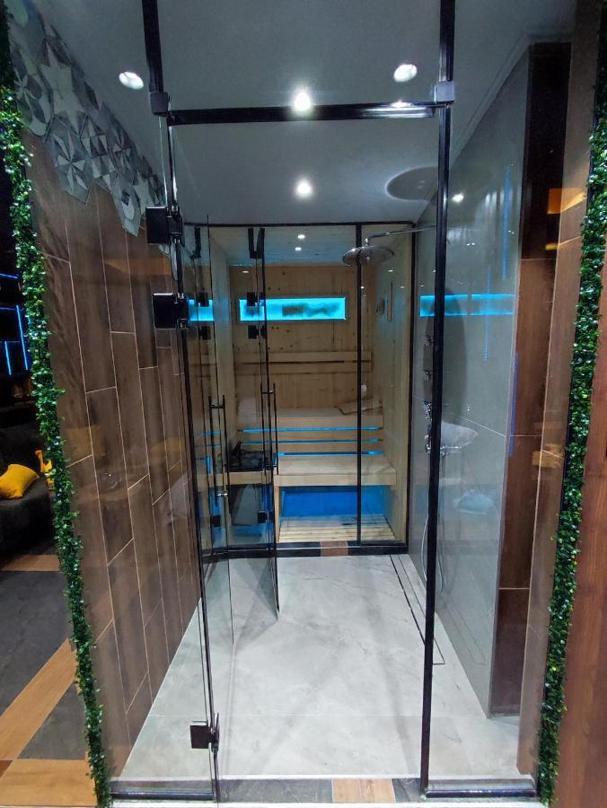 Smart Luxury Penthouse Suites - Private Sauna, Hot-Tub, Home Cinema At The Best Location In סקופיה מראה חיצוני תמונה