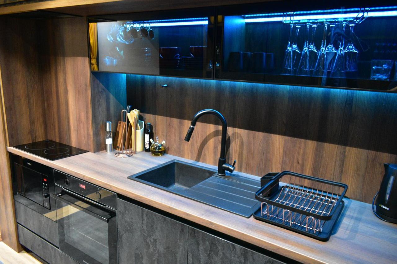 Smart Luxury Penthouse Suites - Private Sauna, Hot-Tub, Home Cinema At The Best Location In סקופיה מראה חיצוני תמונה