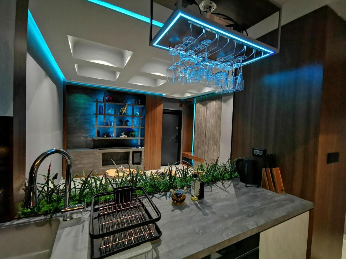 Smart Luxury Penthouse Suites - Private Sauna, Hot-Tub, Home Cinema At The Best Location In סקופיה מראה חיצוני תמונה