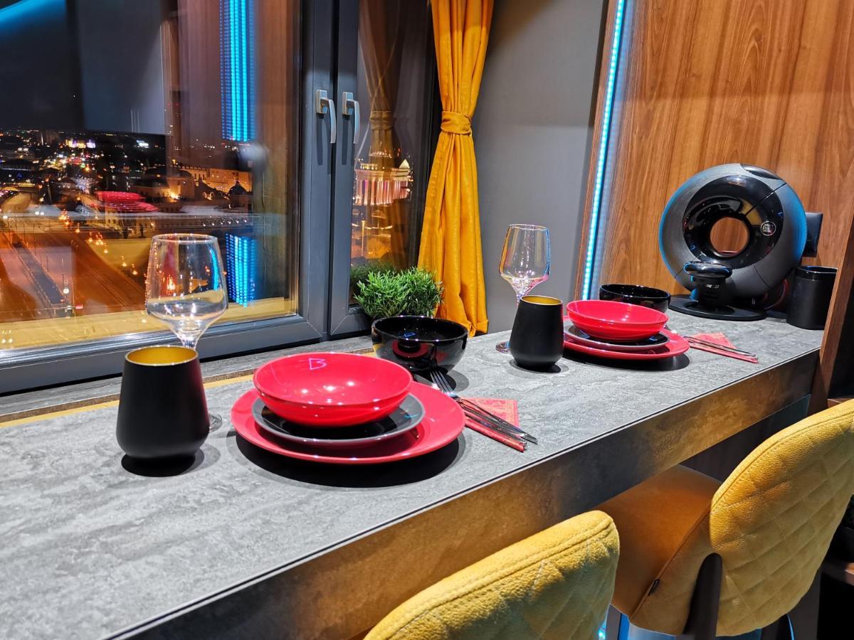 Smart Luxury Penthouse Suites - Private Sauna, Hot-Tub, Home Cinema At The Best Location In סקופיה מראה חיצוני תמונה