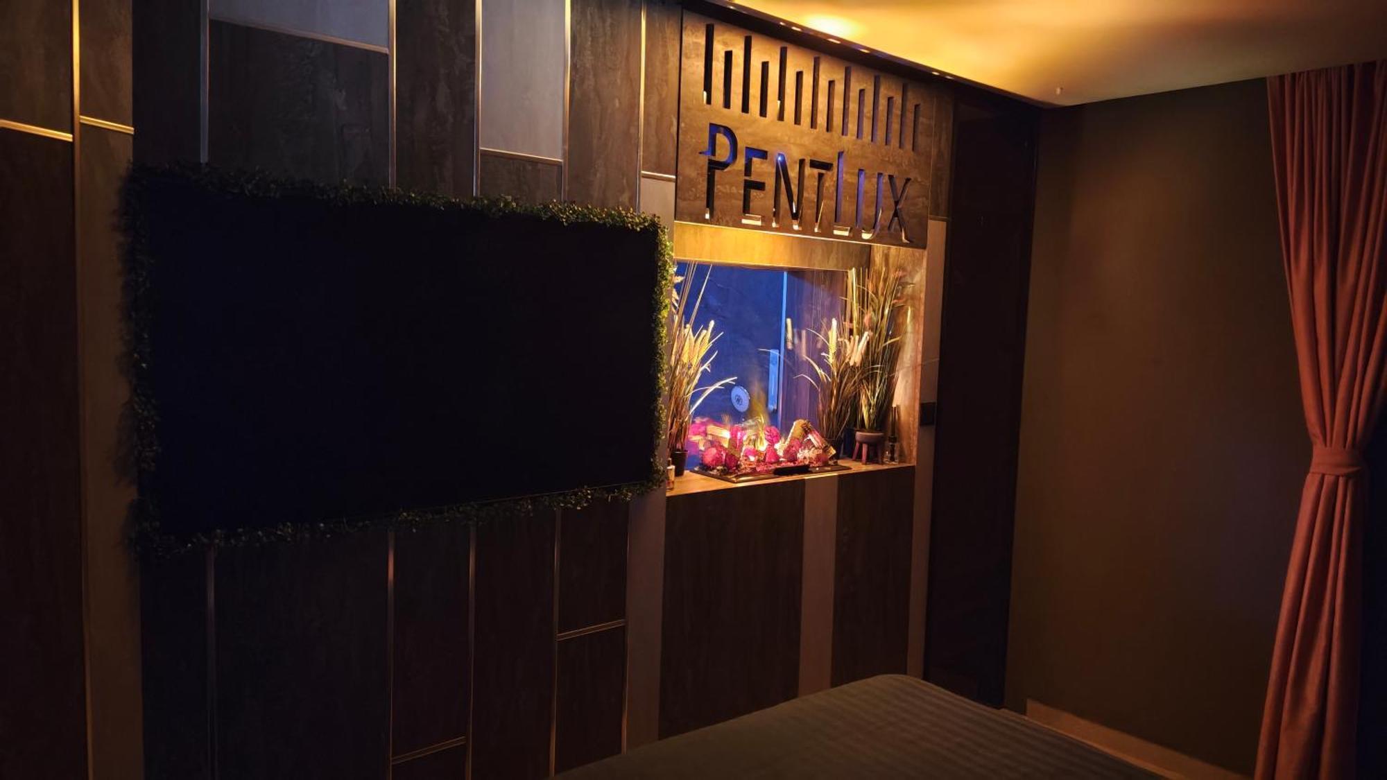 Smart Luxury Penthouse Suites - Private Sauna, Hot-Tub, Home Cinema At The Best Location In סקופיה מראה חיצוני תמונה