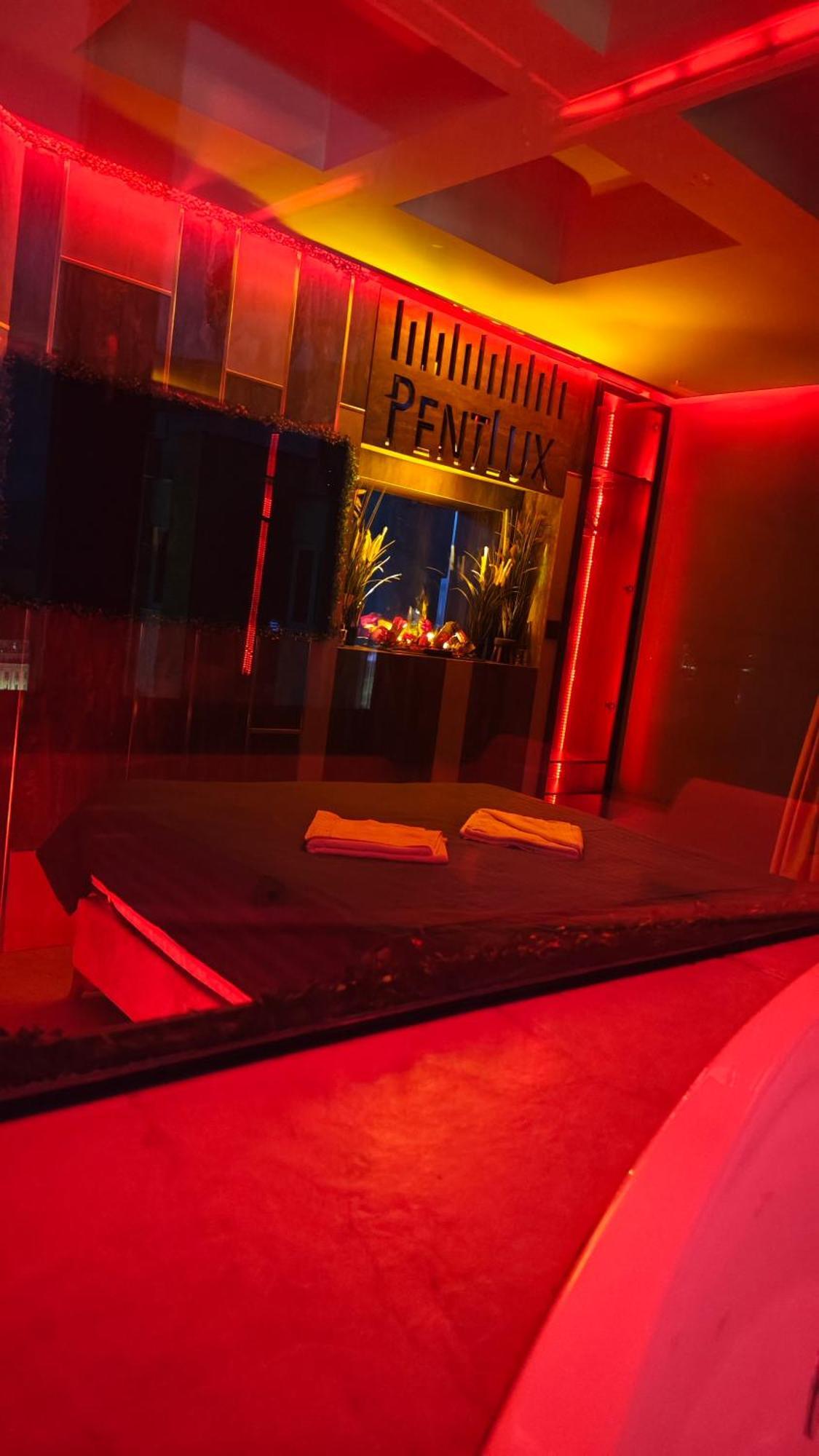 Smart Luxury Penthouse Suites - Private Sauna, Hot-Tub, Home Cinema At The Best Location In סקופיה מראה חיצוני תמונה